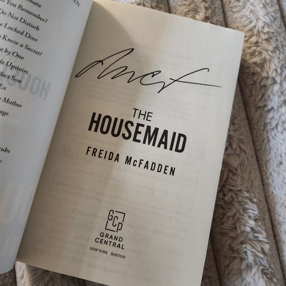 'The Housemaid' Book - Picture 1 of 5